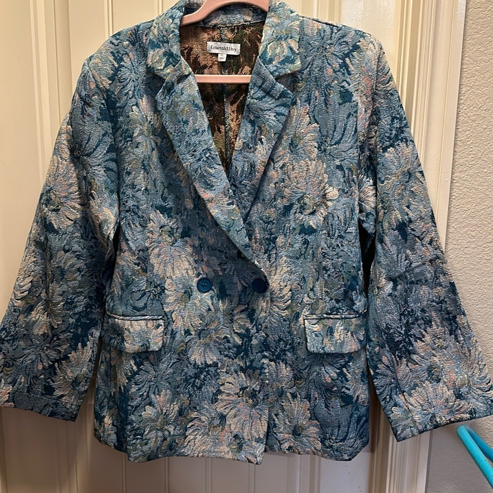 Brand new blazer from boutique. Pockets and buttons. Very cute with jeans. XL
